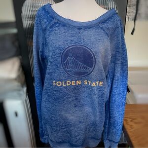 NBA Golden State Warriors M Blue Wide Neck Distressed Sweatshirt